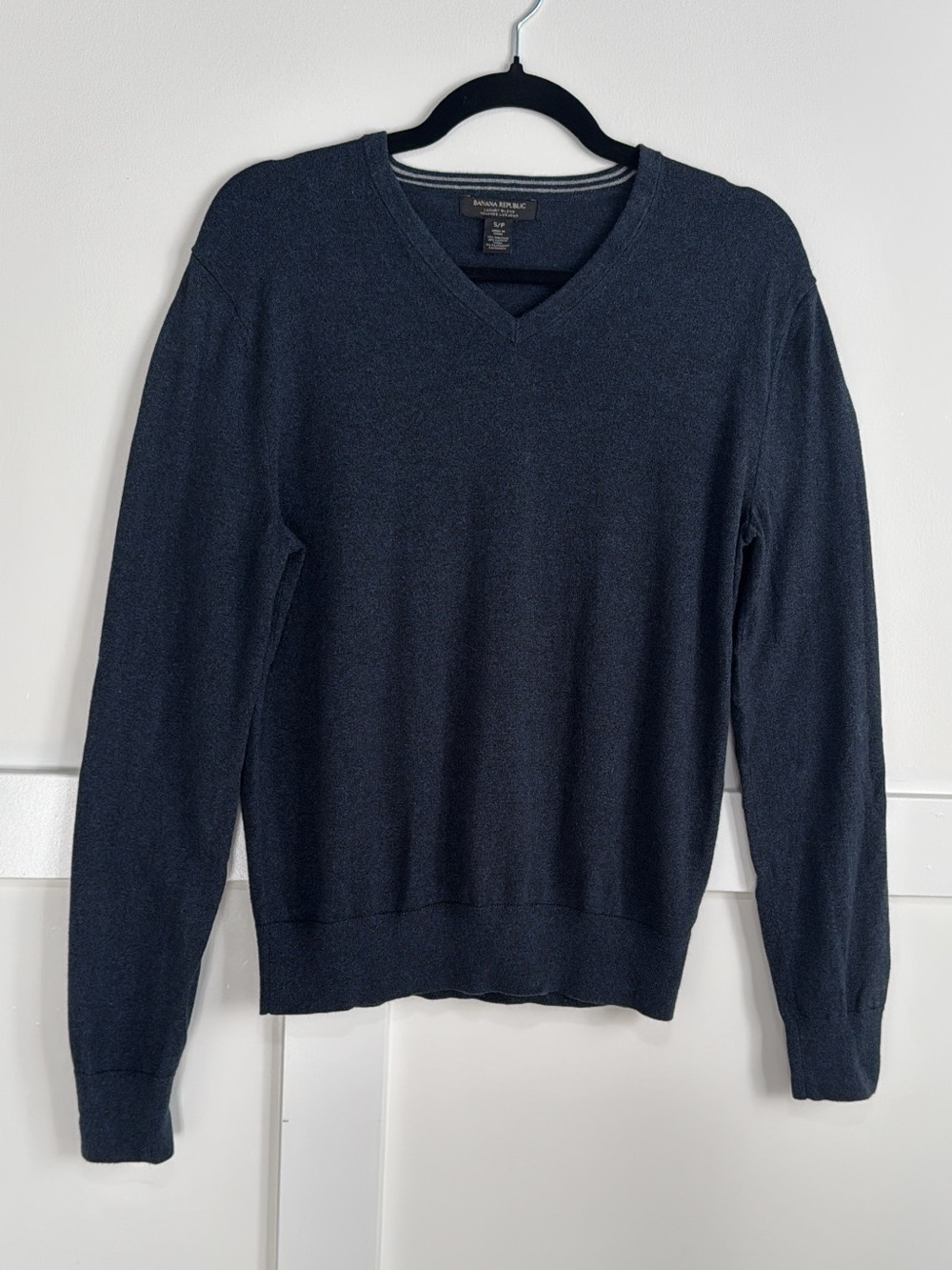 Banana Republic Men's V-Neck Sweater in Dark Navy